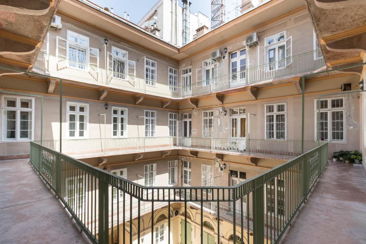 Leda'S Apartment Next To The Danube And Fashion Street Budapest Eksteriør billede